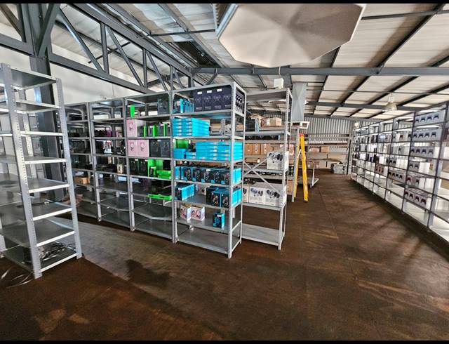 1,280M² WAREHOUSE FOR SALE IN NORTH RIDING
